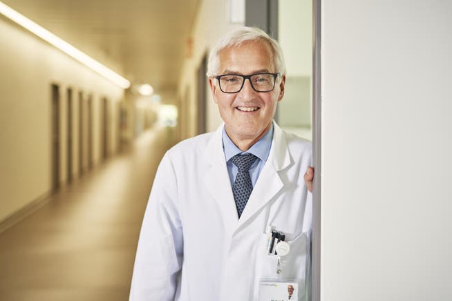Nach 30 Jahren verliess Basil Caduff das Spital Limmattal. Der Chefarzt der medizinischen Klinik geht in Pension. Sein Nachfolger Alain Rudiger hat nun die Position angetreten.