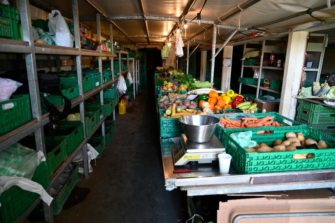 Der Gemüseverkaufswagen in der Scheune