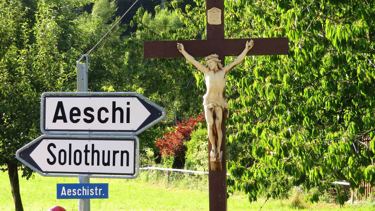 Undatiertes Holzkreuz im Mösli (Drei Höfe).