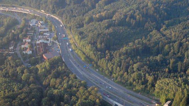 Auf der A1 bei Neuenhof machte eine 14-Jährige eine Strolchenfahrt. (Archivbild)