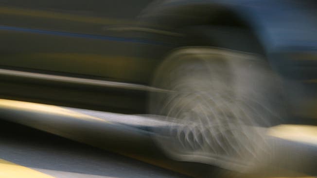 Die Stadtpolizei Dietikon hat im vergangenen Monat bei 2002 Fahrzeugen die Geschwindigkeit gemessen. 111 Lenkerinnen und Lenker waren zu schnell unterwegs. (Symbolbild)