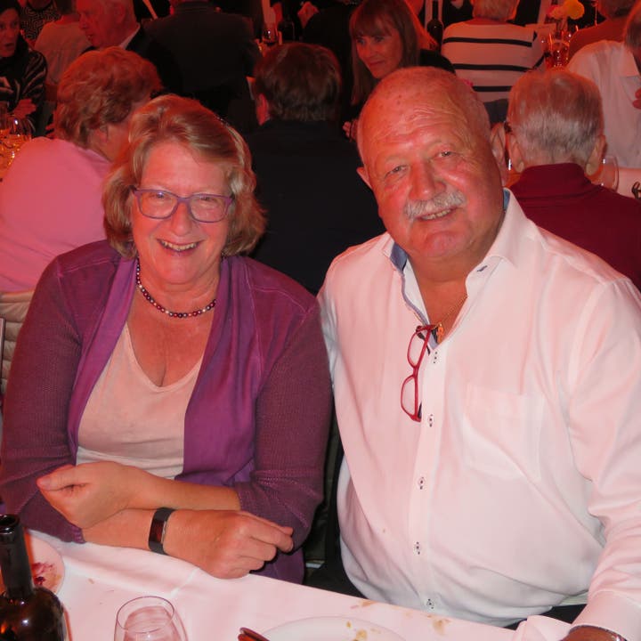 40 Jahre Kultur in Wohlenschwil Luzia Spreuer mit Willi Vogt, einem ehemaligen Stiftungsrat.