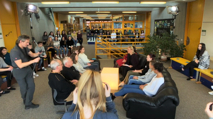 SRF-«Club» im Schulhaus: Was Aargauer Jugendliche beschäftigt – und eine bewegende Geschichte