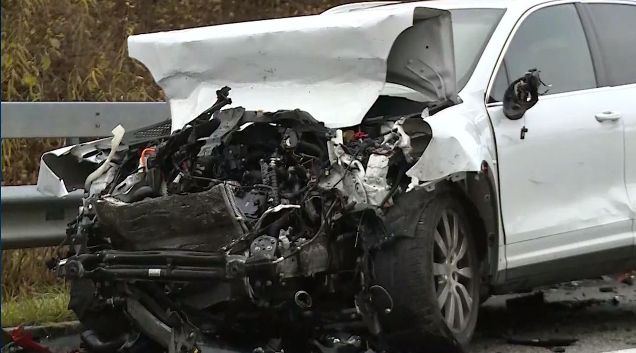Der Porsche-Fahrer blieb unverletzt, das Fahrzeug erleidet einen Totalschaden.
