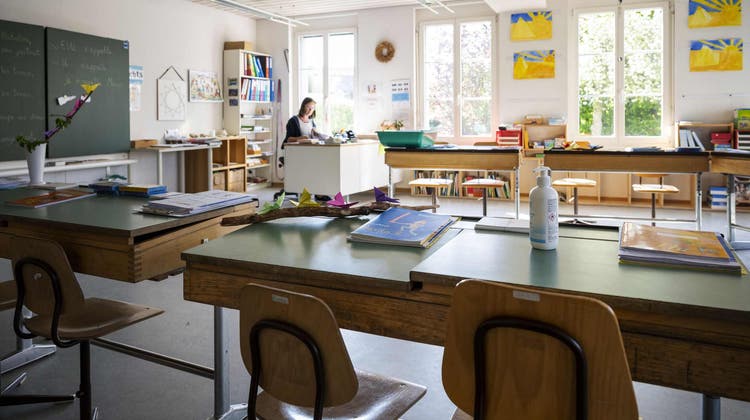 Zu wenig Abstand, Schutzscheiben: Aargauer Lehrer verlangen mehr Sicherheitsmassnahmen