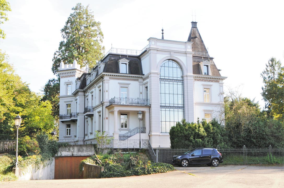 Das Schloss Zurzach gleicht seit 2010 einer Geistervilla. Im Jahr 2019 wurde die «Villa Himmelrych» verkauft.