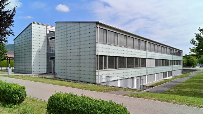 Das Carpe-Diem-Schulhaus in Neuendorf. Eines der insgesamt drei Schulhäuser der Kreisschule Gäu.