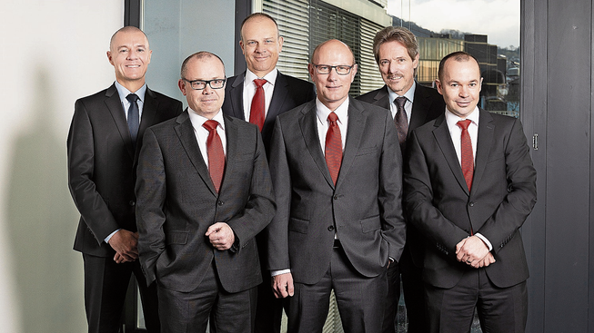 Daniel With, Iwan Suter, Patrick Binkert, Hanspeter Lüthi, Heinz Jäggi und Patrick Weber (von links) leiten die sechs Raiffeisenbanken in der Region Baden-Brugg.