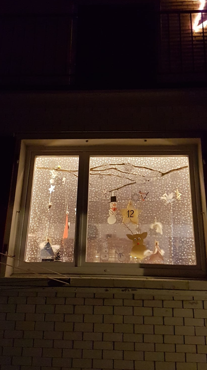Das Adventsfenster der Familie Bühlmann aus Welschenrohr.