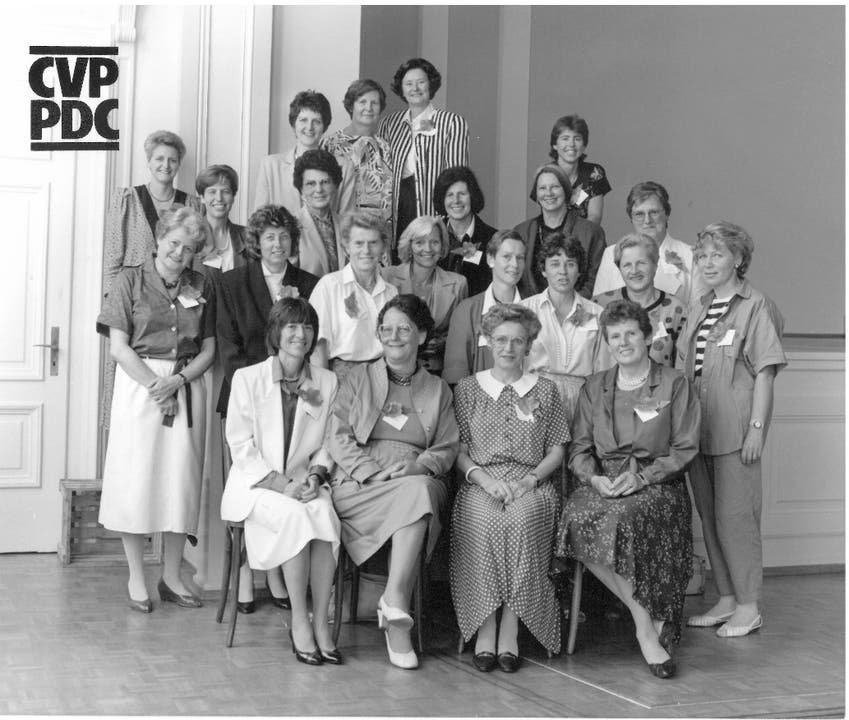 National- und Ständeratskandidatinnen der CVP an einem Wahlkampftag in Olten 1987. Ruth Grossenbacher sitzt vorne links.