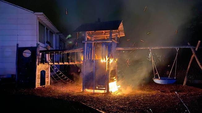 Spielanlage des Kindergartens Fislisbach niedergebrannt