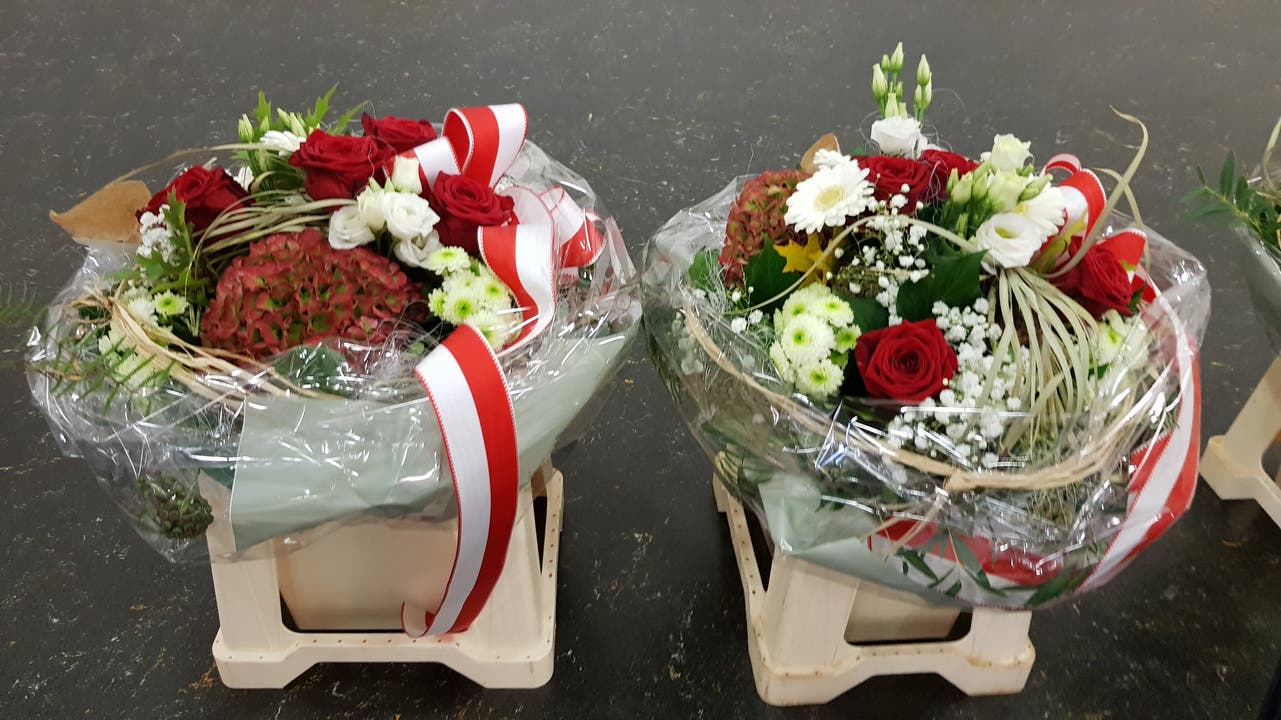 Sechs dieser Blumensträusse werden am Nachmittag an die gewählten Nationalräte überreicht. Auch für die Ständeräte stehen florale Geschenke bereit – falls denn jemand im 1. Wahlgang gewählt wird.
