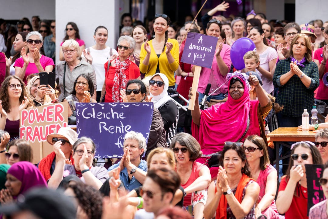 Frauen streiken am nationalen Frauenstreik am Freitag, 14. Juni 2019, in Luzern.