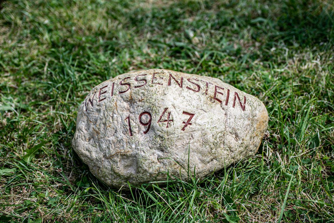 Jährlich messen sich Athleten aus der ganzen Schweiz mit dem 66 kg schweren Weissenstein-Stein.