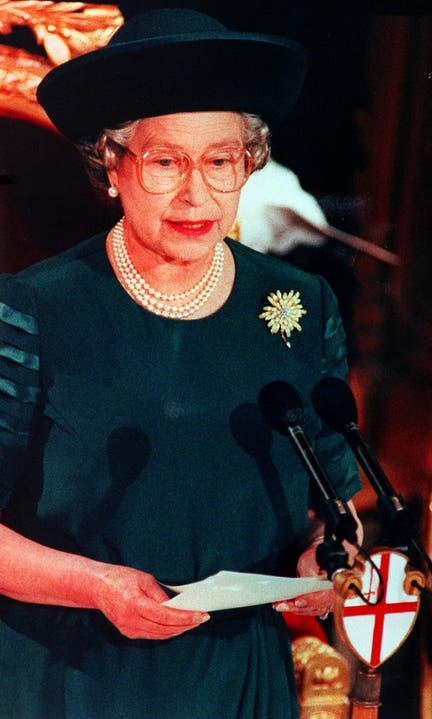 Ein Jahr zum Vergessen: In einer Rede am 24. November 1992 bezeichnet die Queen das zu Ende gehende Jahr als "annus horribilis" ("Schreckensjahr").