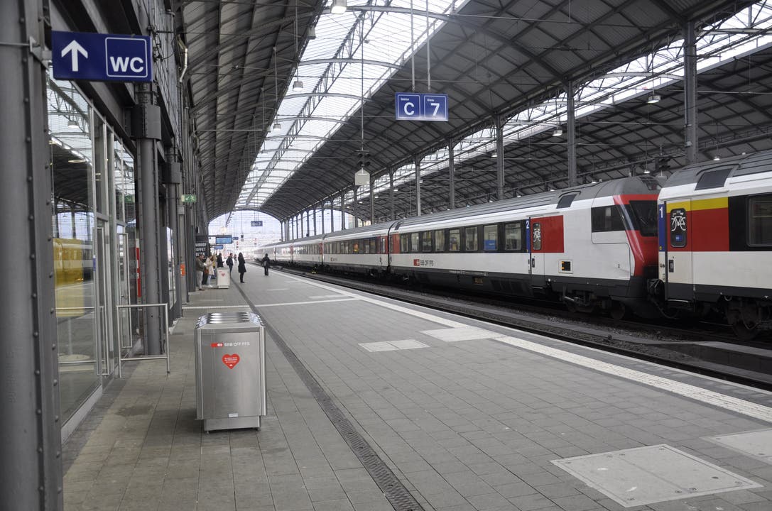 Viel weniger Pendler als sonst im Bahnhof Olten.