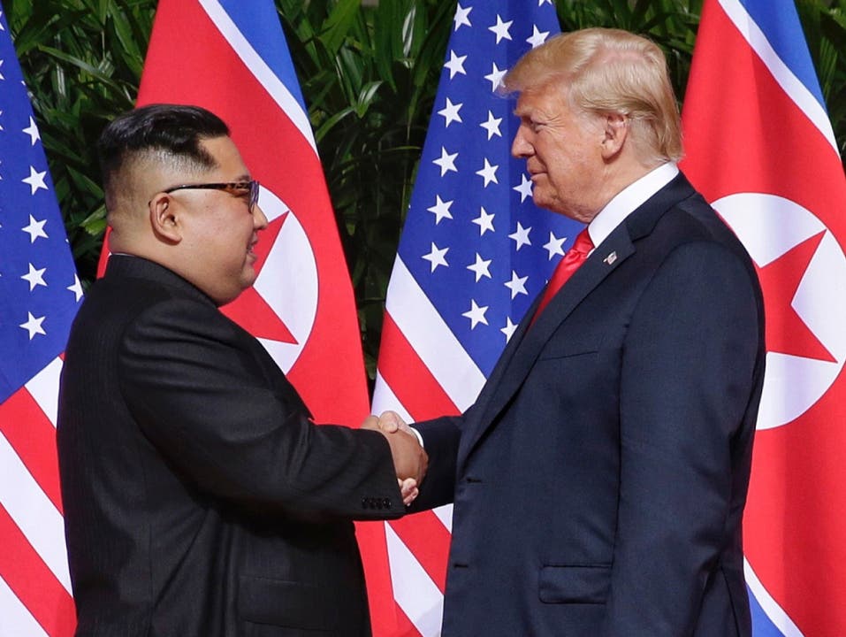 Auf Tuchfühlung mit den anderen Mächtigen dieser Welt: Nordkoreas Diktator Kim Jong Un und US-Präsident Donald Trump.
