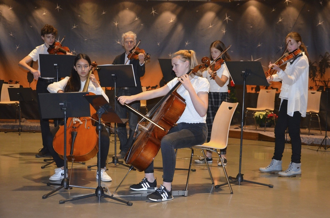 Das Streicherensemble der Musikschule Bettlach spielte anspruchsvolle Stücke.