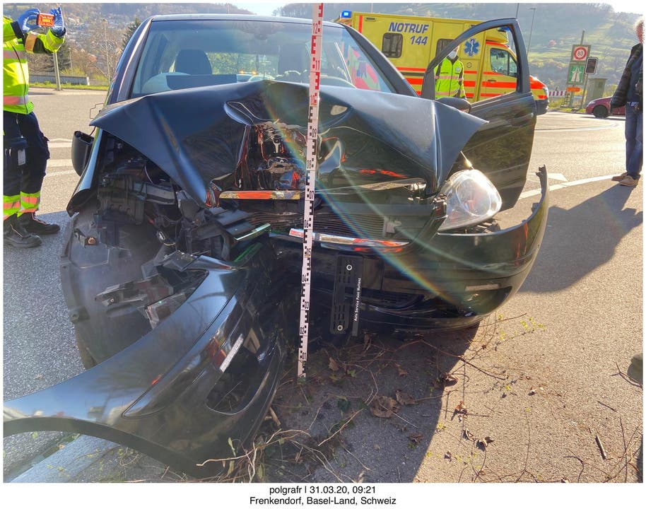 Füllinsdorf BL, 31. März: Personenwagenlenker verursacht Selbstunfall – niemand verletzt.