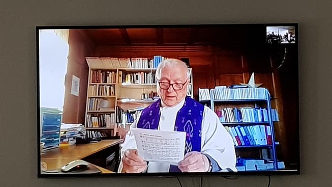 Hans Zünd während seines Skype-Gottesdiensts: Er ist leitender Priester des Pastoralraumes Mittlerer Leberberg mit den Gemeinden Bellach, Lommiswil, Selzach, Langendorf und Oberdorf.