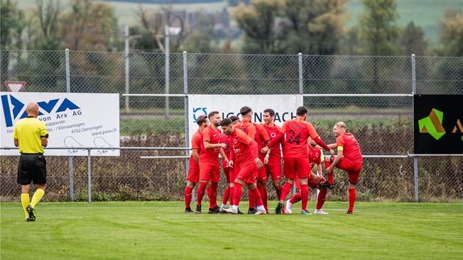Erfolg auf ganzer Linie: Die Spieler des FC Iliria feiern ihren zweiten Treffer im Spitzenkampf gegen Bellach.
