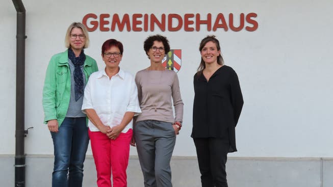 Frauenpower in den Drei Höfen (von links): Nicole Grogg (neue Gemeindeschreiberin), Annemarie Wüthrich (bisherige Gemeindeschreiberin), Daniela Häberli (neue Gemeindepräsidentin) und Yvonne Fürst (Vizegemeindepräsidentin).