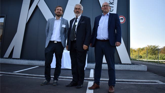 Michael, Ulrich und Raphael Jehle (von links) sind stolz auf den Neubau – das neue Zuhause der Jehle AG.