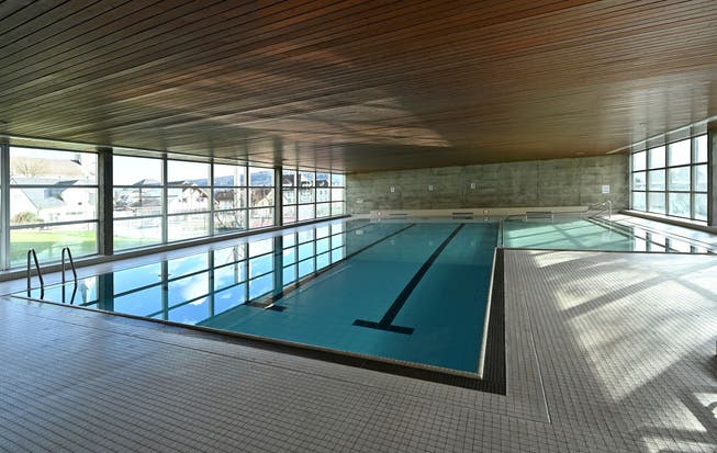 Das Hallenbad mit Schwimmer- und Lernschwimmbecken kann saniert werden.