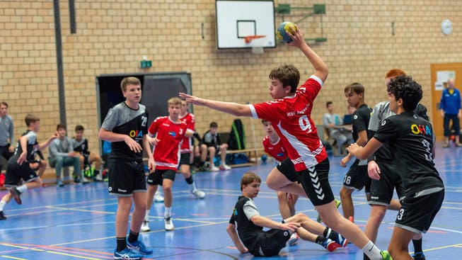 Ungefährdeter Sieg gegen den Gastgeber aus St. Gallen: Mit 34:21 überzeugen die Handballer der Junioren U15 Elite HSG Aargau Ost in ihrem Auswärtsspiel.