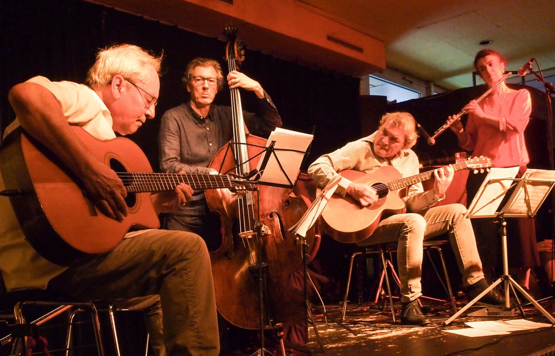 Die Tonic Strings mit Madlen Donadio an der Querflöte und Rätus Flisch am Contrabass.