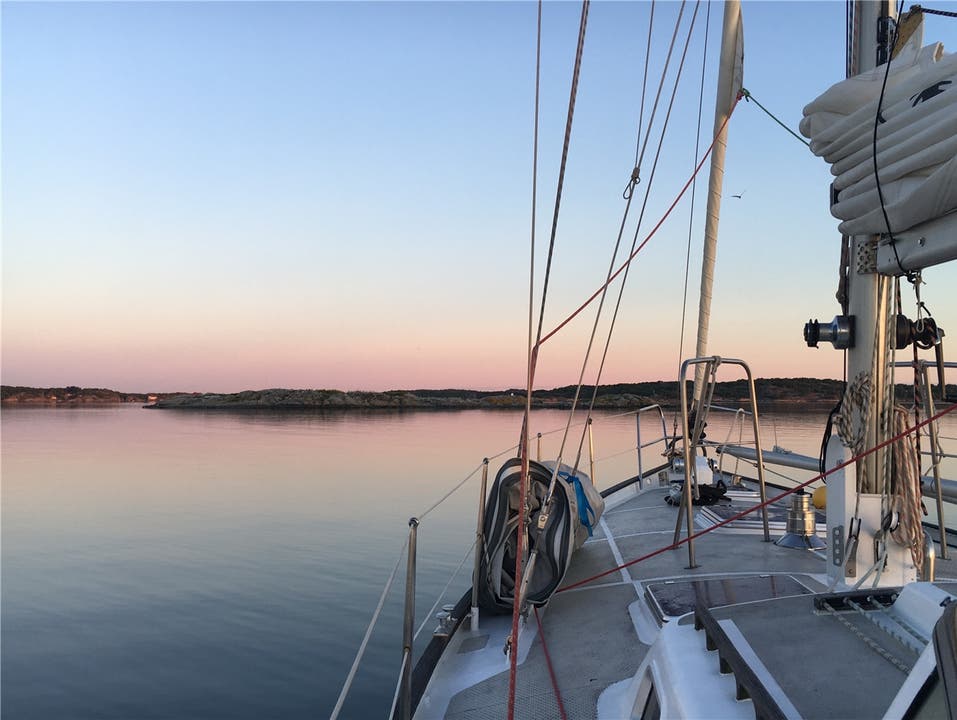Die Aussicht von der «Pelikan» über die Küste Skandinaviens. Michael Plattner musste nicht wissen, wie man nachts fährt, denn bei Mitternachtssonne wirds nie dunkel.