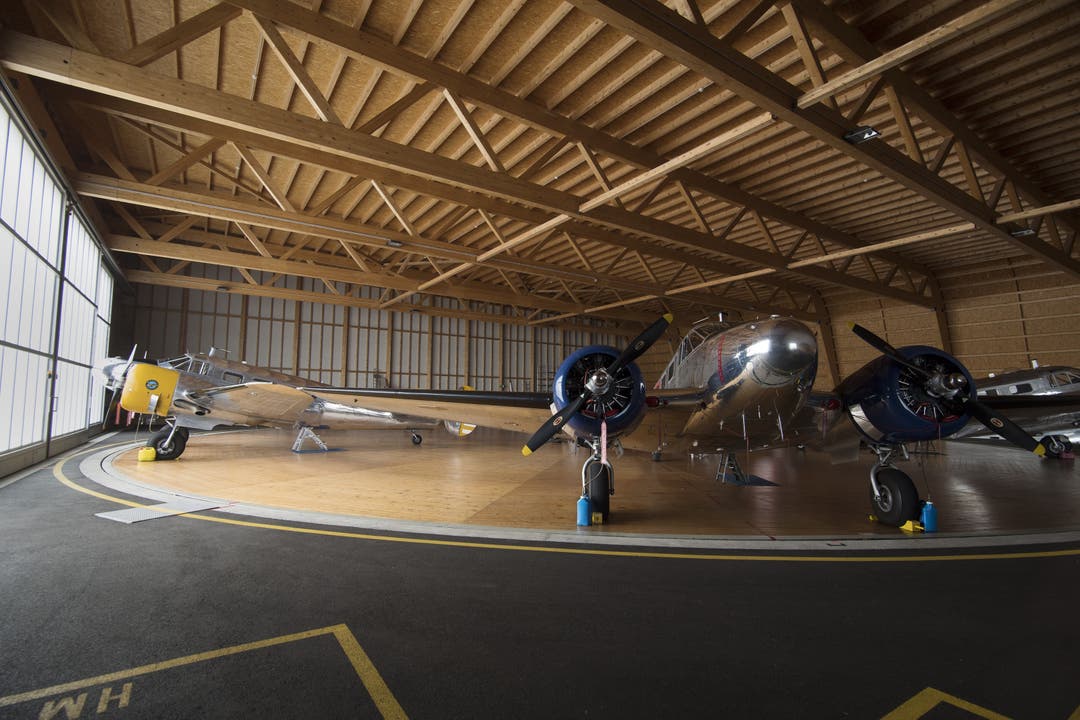 Hangar mit den drei Beechcraft