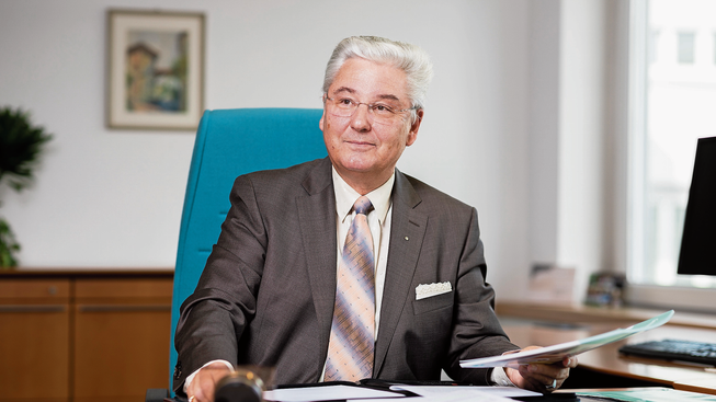 Aquilana-Chef Dieter Boesch in seinem Büro: «Krankenkassen-Prämien sind immer auch der Spiegel der verursachten Kosten.»