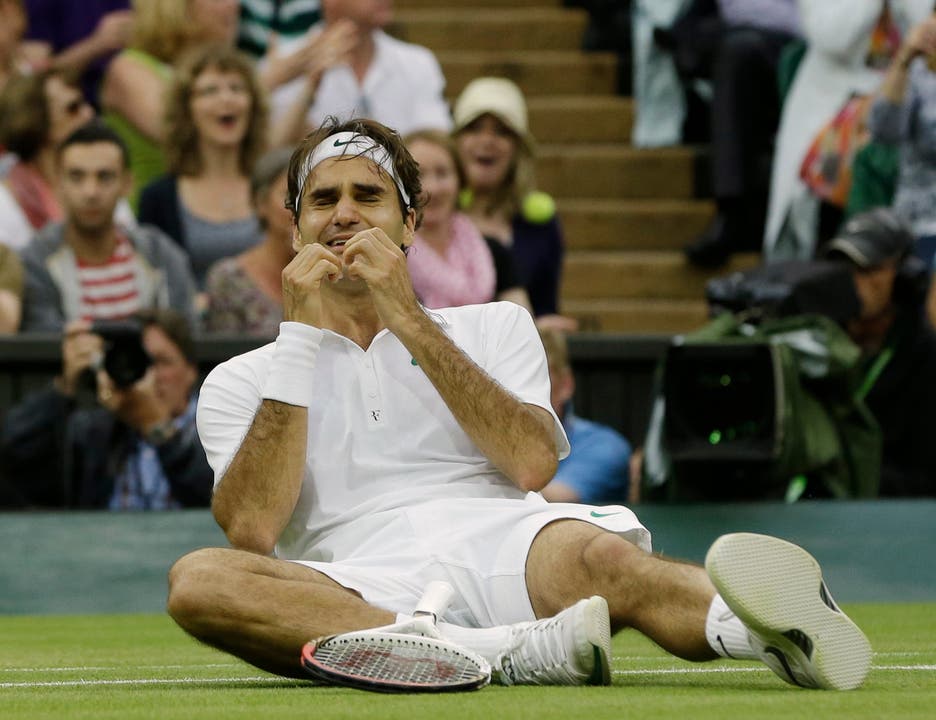 Wimbledon 2012: Federer s. Murray 4:6, 7:5, 6:3, 6:4 Auf dem Weg zum siebten Sieg in Wimbledon erlebt Roger Federer zahlreiche bange Momente. In der dritten Runde macht er einen 0:2-Satzrückstand gegen Julien Benneteau wett. In den Viertelfinals macht ihm ein blockierter Rücken zu schaffen. Im Halbfinal schaltet er Titelverteidiger Novak Djokovic aus. Im Final, der wegen Regens unterbrochen und unter geschlossenem Dach beendet wird, setzt sich Federer gegen Andy Murray durch und wird wieder die Nummer eins der Welt.