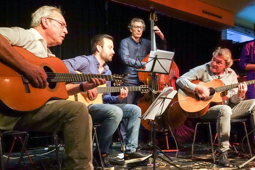 Die Tonic Strings mit Familie und Gastmusikern am ersten von vier Konzerten zu ihrem 30-Jahr-Jubiläum im Prima Vista Baden.