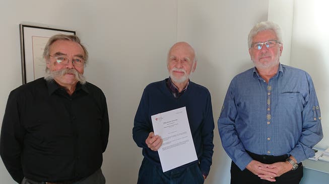 Der frisch konstituierte Stiftungsrat, von links: Thomas Wieland, Edi Gasser und Präsident Sepp Barmettler.