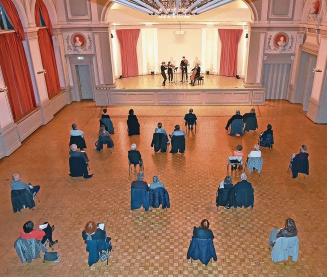 Das Galatea Quartett lässt die Idee des «KulturTupfers» im Konzertsaal unter Corona-Bedingungen hochleben.