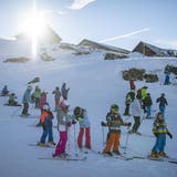 Viele Schulkinder müssen dieses Jahr auf das gemeinsame Snowboarden verzichten. (Bild: Benjamin Manser)
