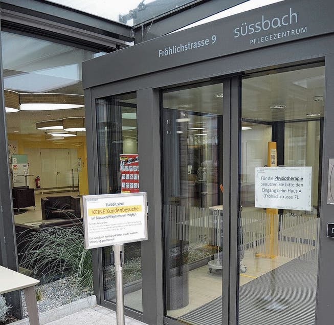Im Pflegezentrum Süssbach ist die Krise auch am Eingang präsent.