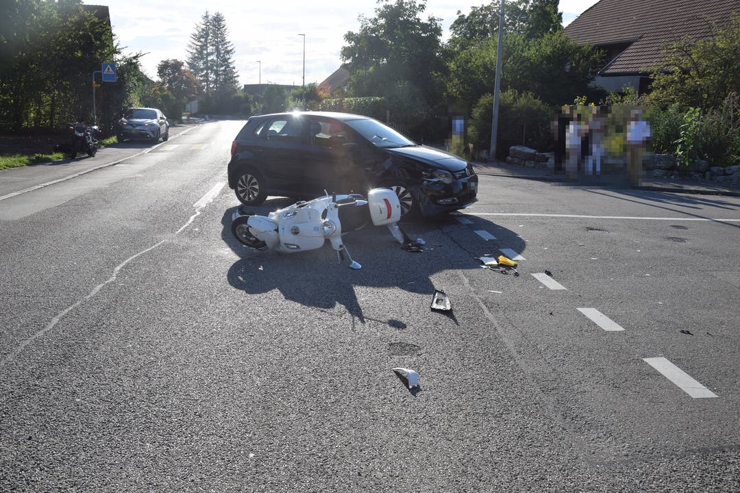 Deitingen SO, 22.August: Eine Autolenkerin übersah beim Abbiegen einen Rollerfahrer. Es kam zur Kollision.