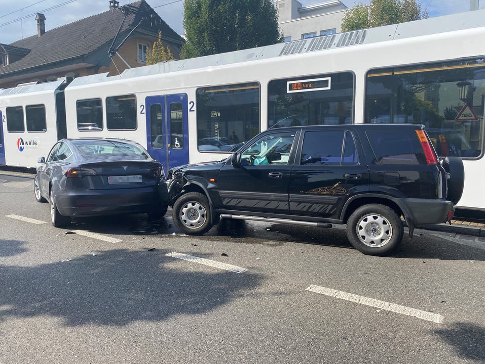 Oberentfelden, AG, 2. Oktober: Auf dem Engelplatz verlor ein 80-jähriger Mann die Kontrolle über seinen Honda.