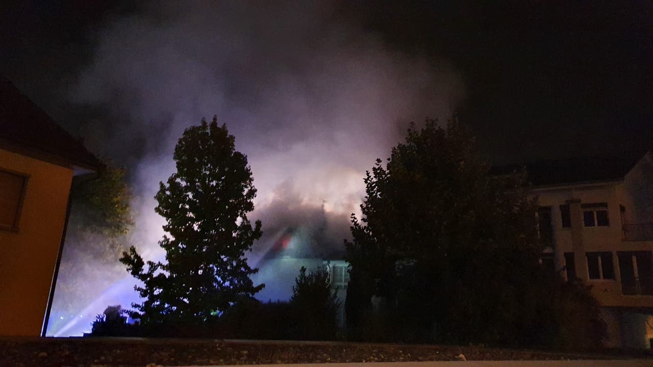 Erste Bilder vom Brand in Aarburg.