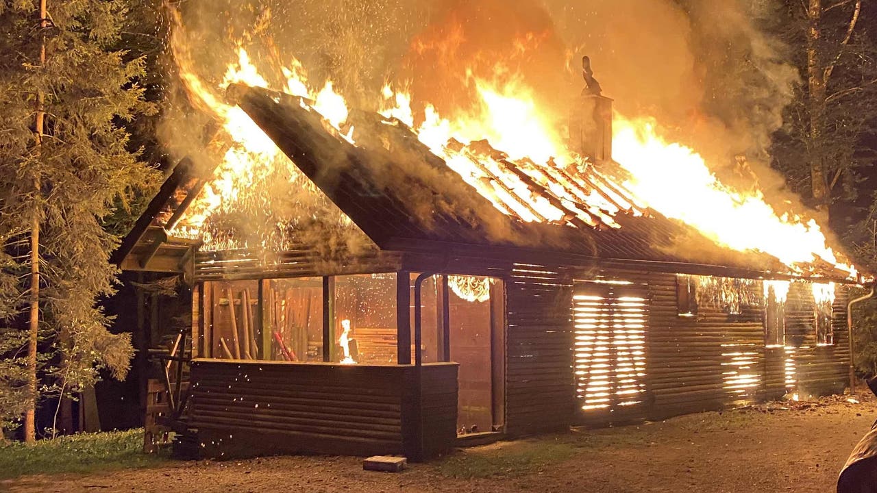 Rothrist AG, 28. August 2020: Brand in einer Jagdhütte.