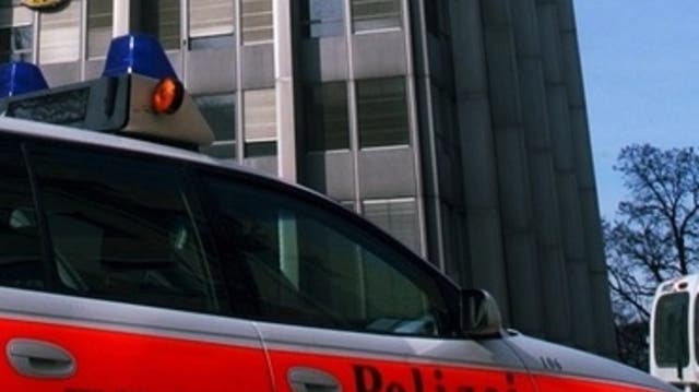 Kantonspolizei findet Diebesgut in Reisecar – 37-jähriger Serbe verhaftet