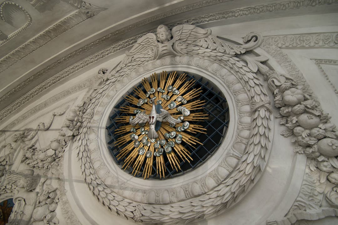 Die hochbarocke Kirche ist reich an Details.
