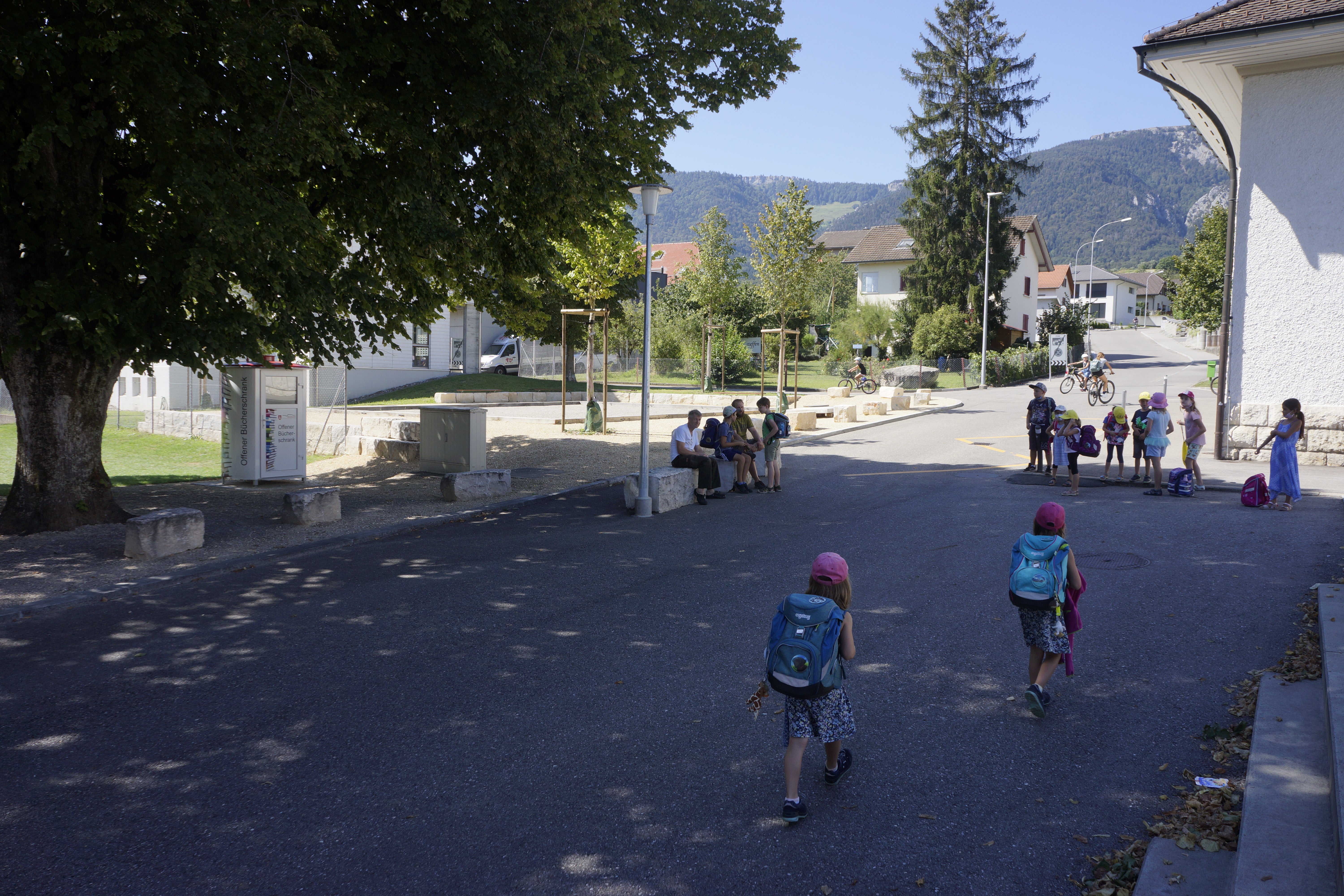 Selzach - Die Begegnungszone Beim Schulhaus Wird Erweitert