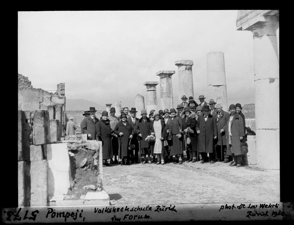 Reise der Volkshochschule im Jahr 1930 nach Pompeji.