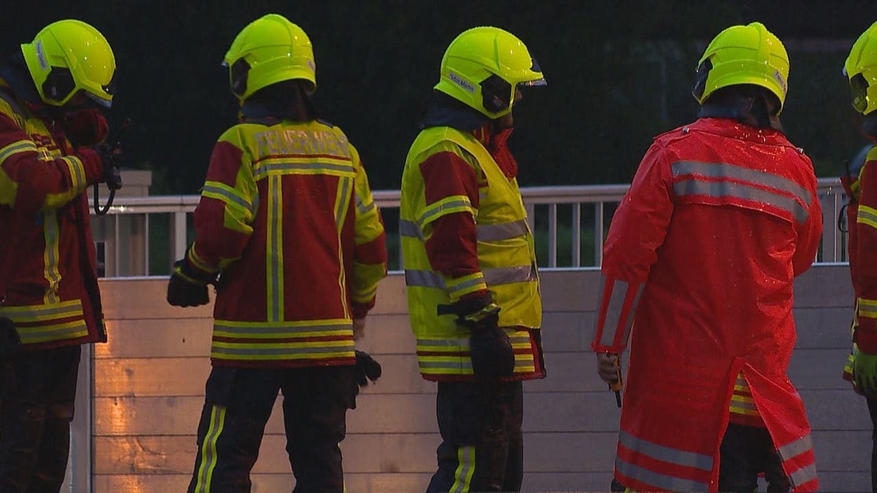 Diverse Feuerwehren des Kantons Uri standen in der Nacht auf Freitag im Einsatz.