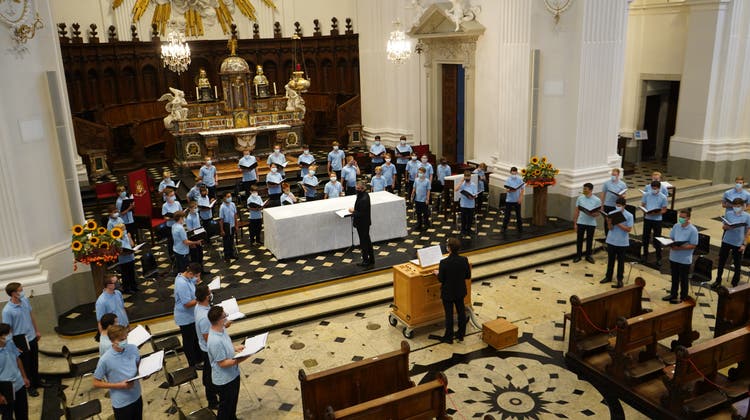 Corona-konformer Chor: Singknaben begeistern mit Uraufführung in der St.Ursenkathedrale