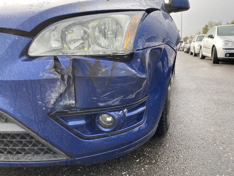 Kölliken AG, 7. Oktober: Ein Auto und ein Lieferwagen sind zusammengestossen. Während die Autofahrerin mit dem beschädigten Wagen stoppte, fuhr der Lieferwagen davon. Die Polizei sucht Augenzeugen.